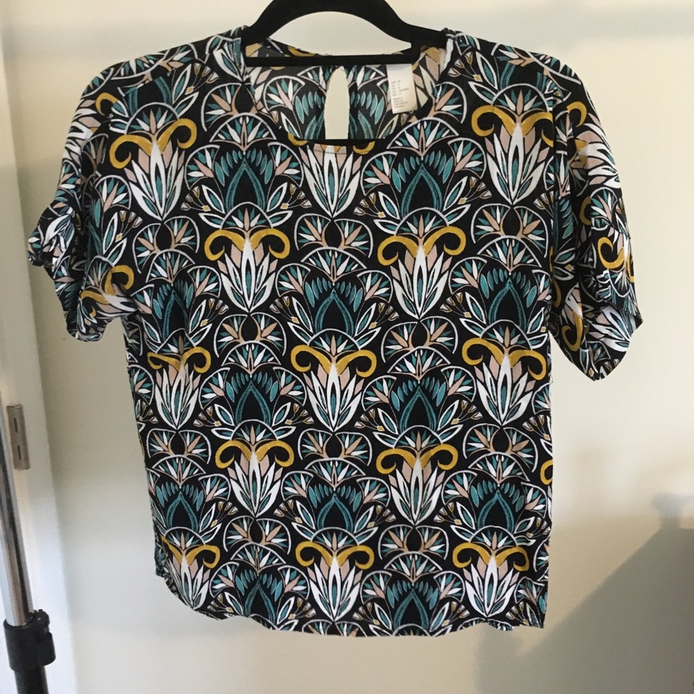 Loose-fitting floral top